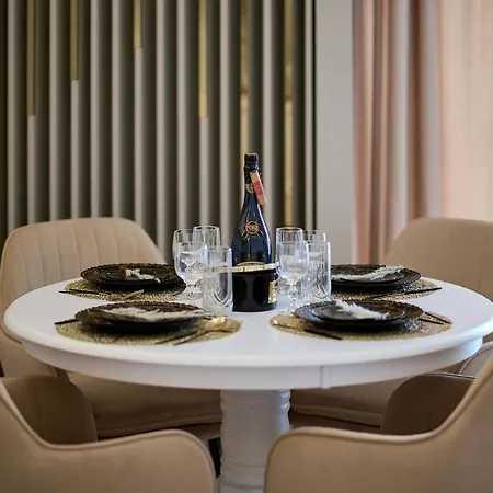 Seaview Luxury In Infinity Apartment