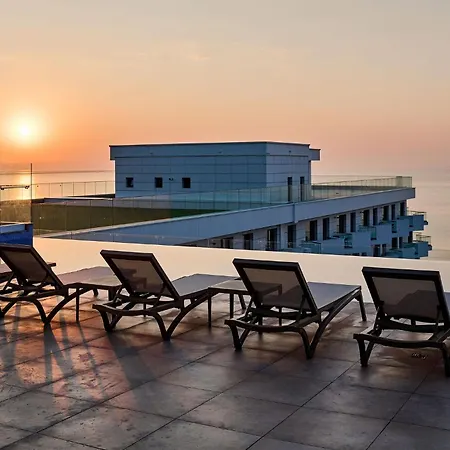 Seaview Luxury In Infinity Apartment Mamaia